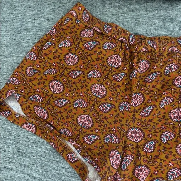 Drapey Pull-On Shorts in Warm Paisley - Picture 9 of 10